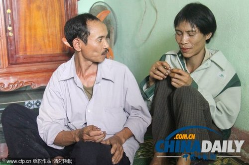 越南一对父子为躲越战森林隐居40年后被发现