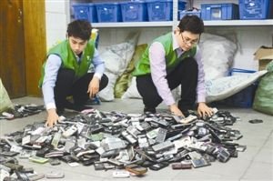 废旧手机回收仅四成:一块电池可污染6万升水