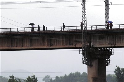 秦皇岛火车撞行人致9死4伤