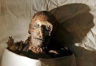 据悉,这具木乃伊是一位埃及女童,年仅6岁,研究专家推测她可能死于胃肠
