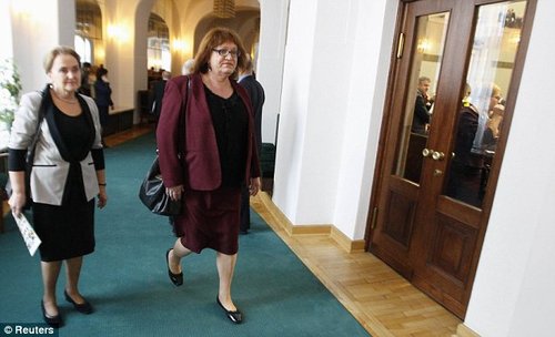 欧洲首位变性女议员就职