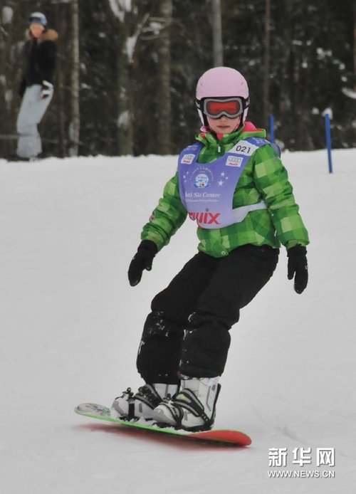 芬兰儿童喜度滑雪假