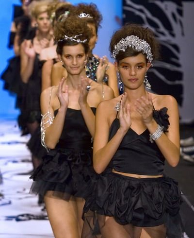 美女模特走秀后台秘景