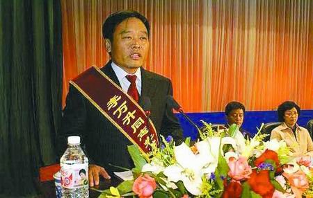 农民企业家李万升：致富不忘责任