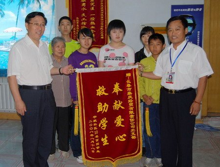 农民企业家李万升：致富不忘责任