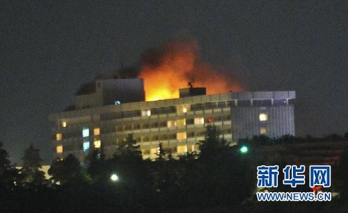 阿富汗首都洲际酒店遭袭击 武装分子发射火箭