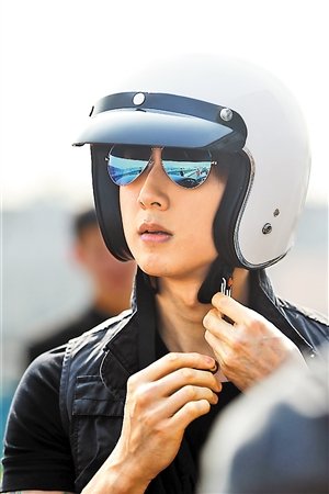 奶爸吴尊不敢开快车