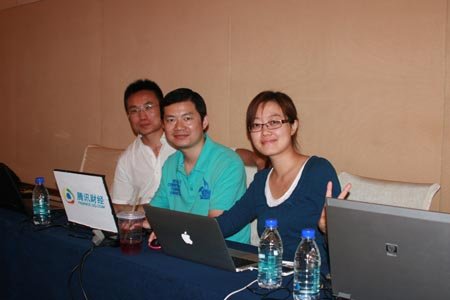 图文:腾讯工作人员在启动仪式现场