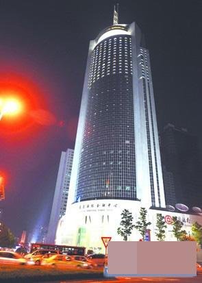 万邦中心超国际金融中心 成青岛第一高楼