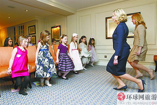 英国女孩爱上公主培训班 公主裙公主衫销售火