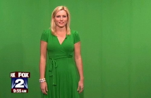 美国天气预报女主播展示穿衣玄机