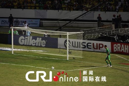 原题:中国国足0比8惨败巴西国家队