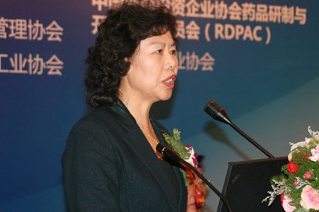 图文:中国医药商业协会副会长王锦霞