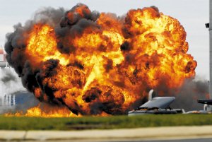 图为t-28单引擎飞机坠毁时爆炸的瞬间.
