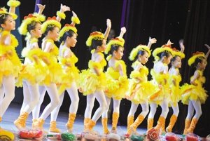 光明新区举办中小学舞蹈大赛