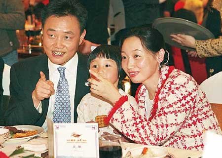揭秘黄光裕妻子发家史:成就一代首富(组图)