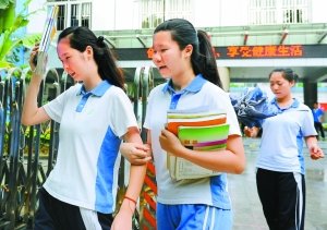 这是记者昨日在景秀中学拍摄到的画面.