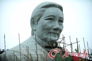 “宋庆龄”雕像后建160亩商品房