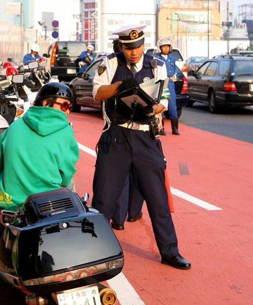 世界各国警察拍拍看(组图)