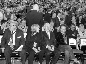 巴菲特子女跟股神学投资 被激励要不畏挑战