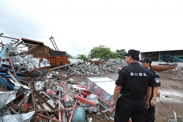 6月4日晚10时,海关总署统一指挥,广东分署缉私局以及黄埔、天津、石家庄、上海、南京、杭州、宁波、福州、厦门、长沙、广州、深圳、拱北、江门、南宁、海口、湛江等17个海关缉私局在地方公安和海警部队的配合下,多地联动、重拳出击,开展打击出口走私钢铁废碎料集中收网行动。行动分为363个行动组,分别在天津、河北、上海、江苏、浙江、湖南、福建、广东、广西、海南等地同时展开抓捕和搜查行动。截至6月5日上午9时,行动共打掉钢铁废碎料走私团伙65个,抓获犯罪嫌疑人245人,主要犯罪嫌疑人全部到案,现场查扣查获大量物证、书证等相关证据一批,初估该案案值约48亿元。