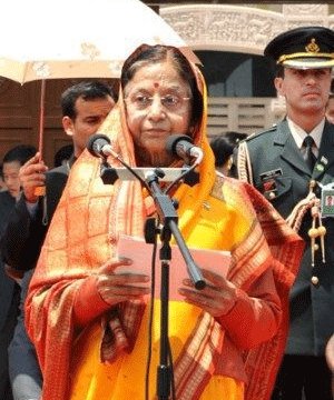 印度总统预计2011-12财年GDP增长将放缓至7