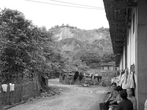 赣州稀土污染调查:盗采残留稀土废渣治理需70年