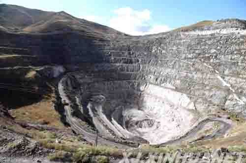 惟妙惟肖新疆富蕴县一奇石神奇展现地质圣坑_财经_腾讯网