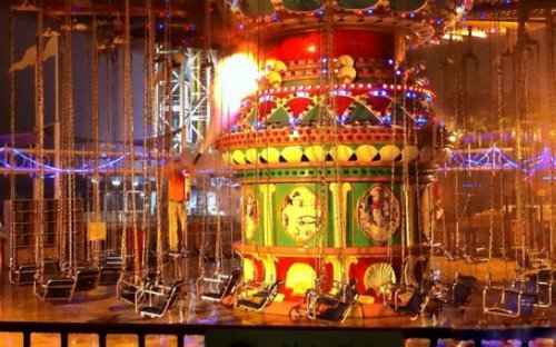 欢乐谷摇摆伞突然起火停运 原因正在调查中