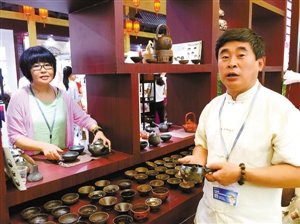 山西平定砂器国家级"非遗"传承人冠窑掌柜张宏亮.