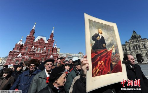 俄罗斯民众纪念列宁诞辰144周年