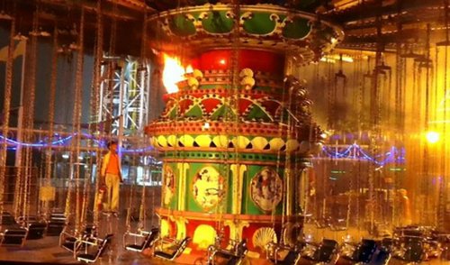 欢乐谷摇摆伞突然起火停运 原因正在调查中