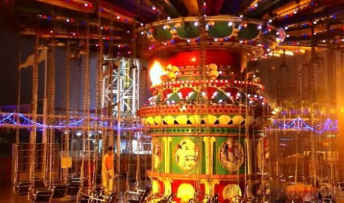 欢乐谷摇摆伞突然起火停运 原因正在调查中