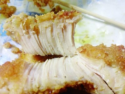 台湾鸡排被曝碎肉合成 专家称真假鸡排尚难辨别