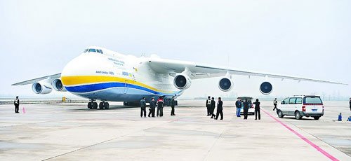 世界最大飞机降落石家庄机场 堪称超级空中巨