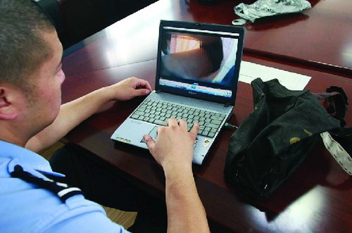 用电动面条机压出自制