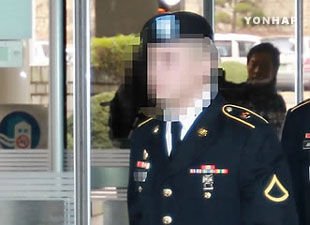 韩法院对涉嫌<em>强暴高中女生</em>美军签发拘票(图)_