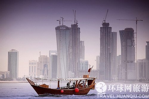 揭秘全球最富的国家卡塔尔 在家里也要开汽车