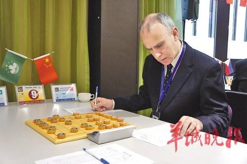 外国人谈中国象棋:太深奥了 与高手对战很难得