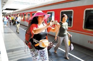 深圳首开 张家界旅游列车