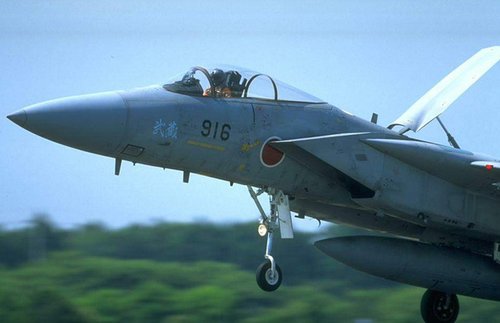 俄轰炸机巡逻遭日本自卫队战机尾随 未侵犯领