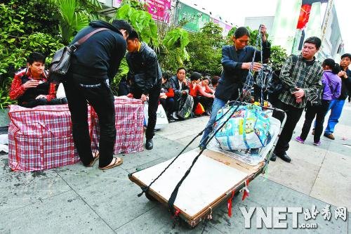 香港限购奶粉首日 8港人2内地人被捕