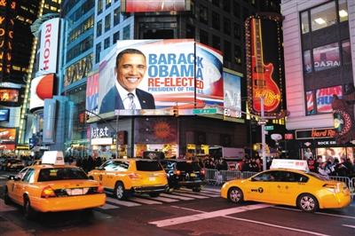 2012年11月6日，美国纽约，时报广场播放大选广告。美国大选中最大头的开销就是电视广告。
