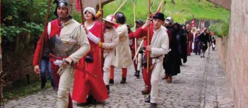 法国举办中世纪文化节 小偷假扮骑士打劫(图)