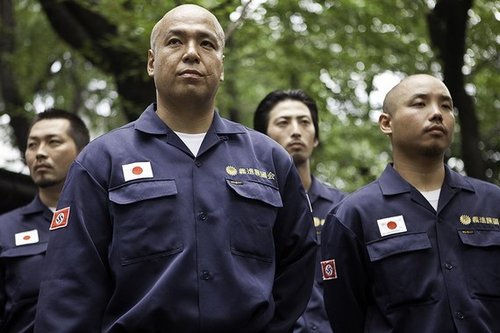 日本右翼叫嚣反华 与警方发生冲突