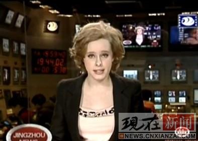 俄籍女主播在荆州电视台播新闻 普通话流利标