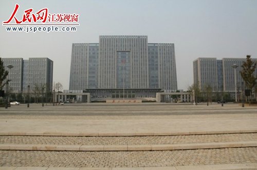 江苏沛县政府大楼造价过亿 领导办公室配双人