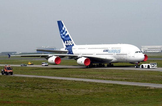 【吓死人】多架空中巨无霸a380机翼现裂缝.