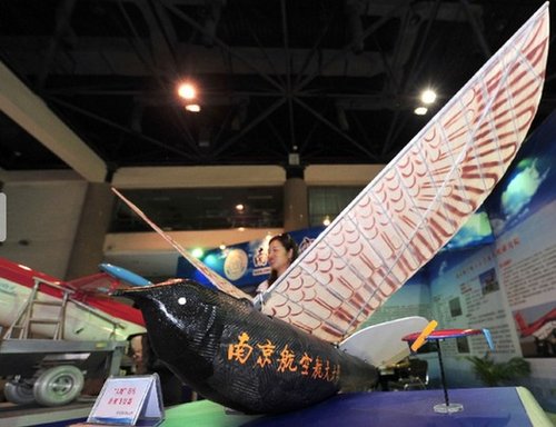 (第四届中国无人机展开幕,图为南京航空航天大学开发的"天鹰"仿鸟扑翼