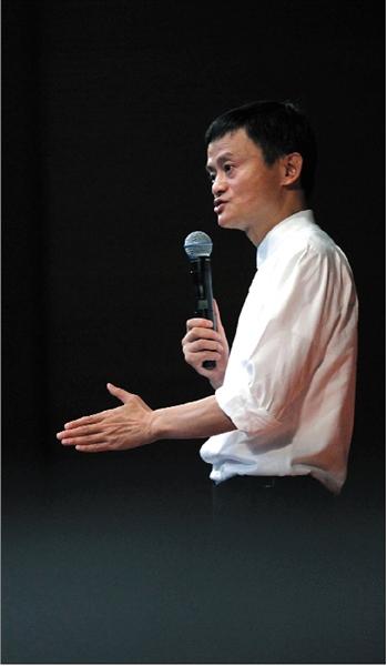 马云，现为阿里巴巴董事局主席。1999年创办阿里巴巴，2003年后创办淘宝、支付宝、天猫等产品。2014年9月，阿里巴巴在美国纽交所上市。 新京报记者 薛珺 摄